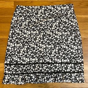 Real Comfort by Chadwick’s Womens 14 Black and White Floral Skirt